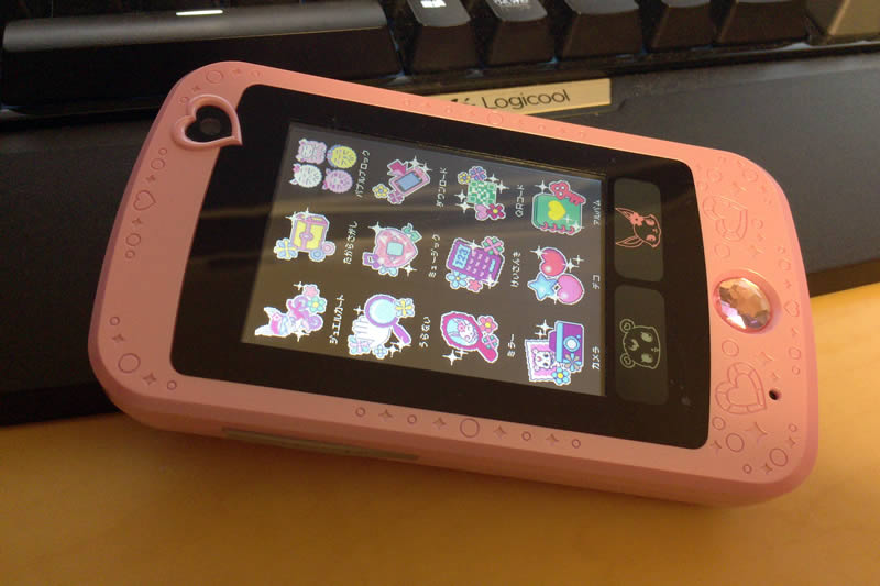女の子向けスマートフォンの先駆け、ジュエルポッド。2014年10月にパッド版の「ジュエルパッド」も発売。